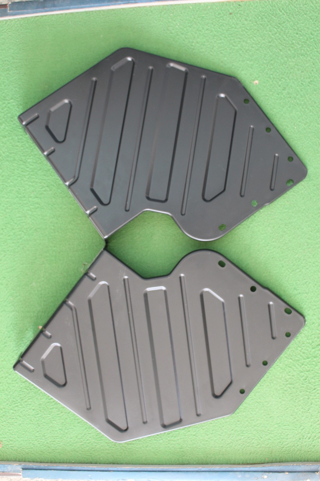 汽车注塑产品—天锦车身左右下档泥板